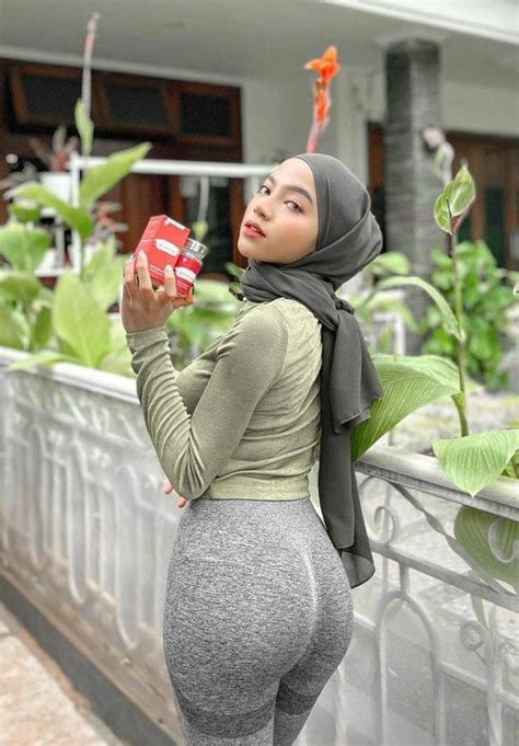 hijab bigass